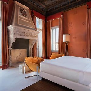 Deluxe Junior Suite Grand Canal View